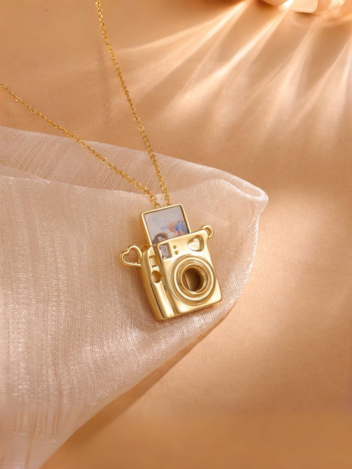 Customizable Photo-Pull Camera Necklace